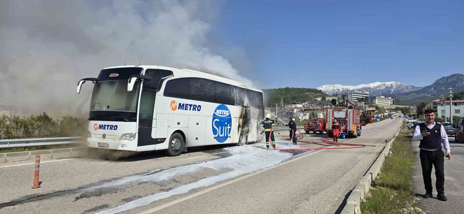 Seydikemer’de otobüs yangını
