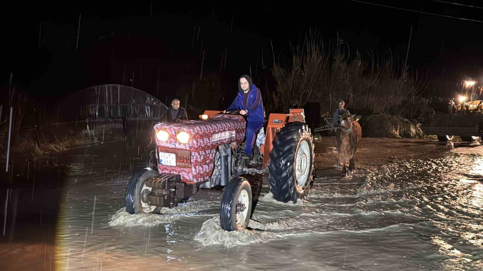 Seydikemer’de su baskını: Evler tahliye edildi
