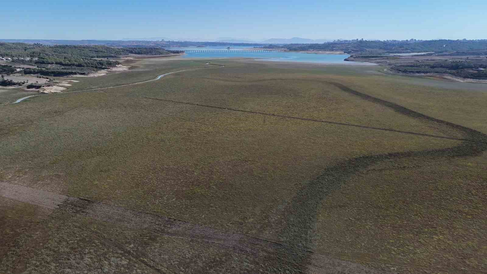 Seyhan Baraj Gölü’ndeki kuraklık ve sonrası dron ile görüntülendi

