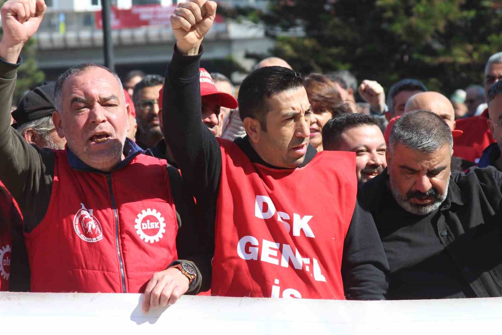 Seyhan Belediyesi’nde işçi isyanı: Yüzde 3 zam teklifine tepki
