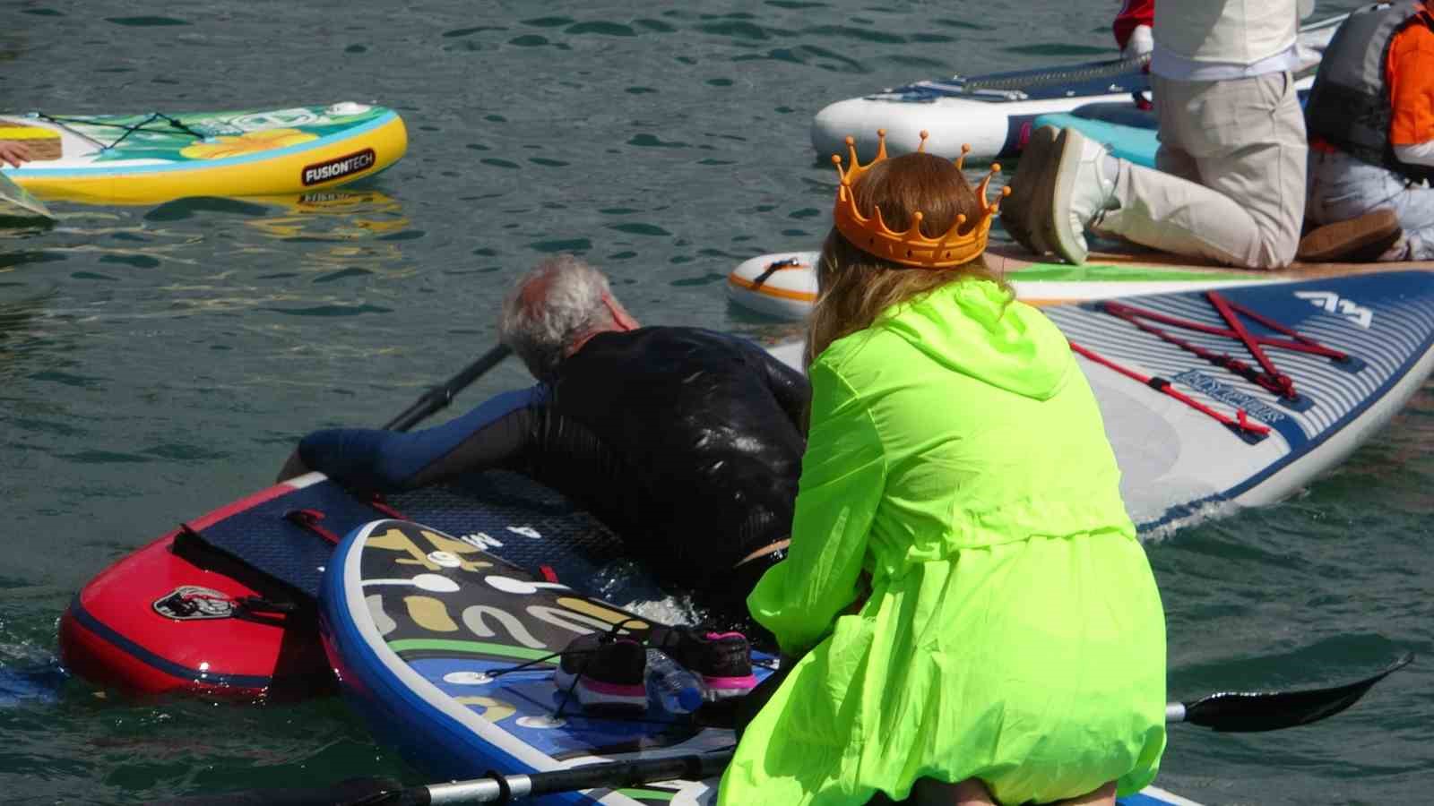 Seyhan Nehri’nde "Su Korteji" renkli görüntülere sahne oldu
