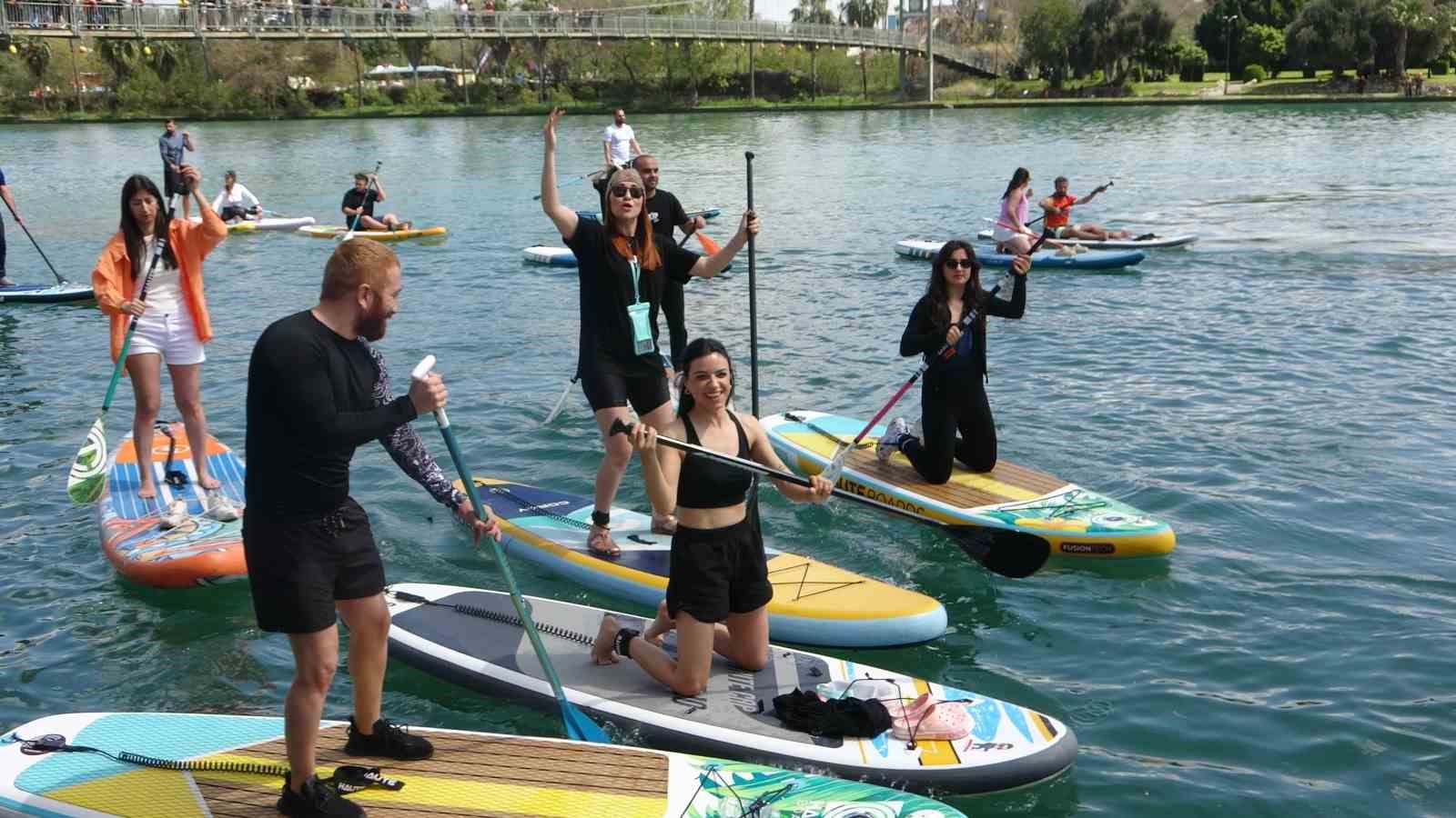 Seyhan Nehri’nde "Su Korteji" renkli görüntülere sahne oldu
