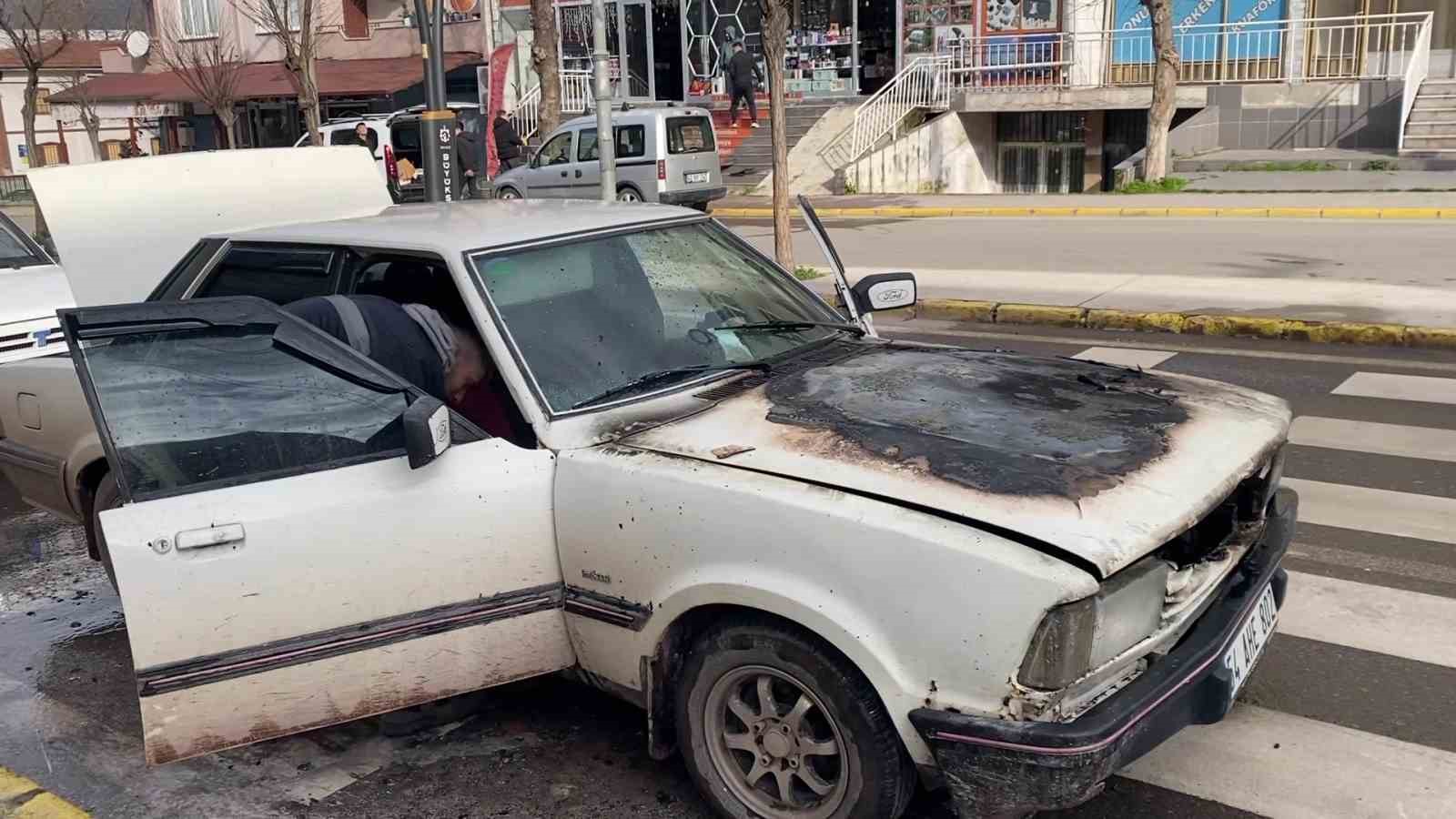 Seyir halindeki araçta yangın
