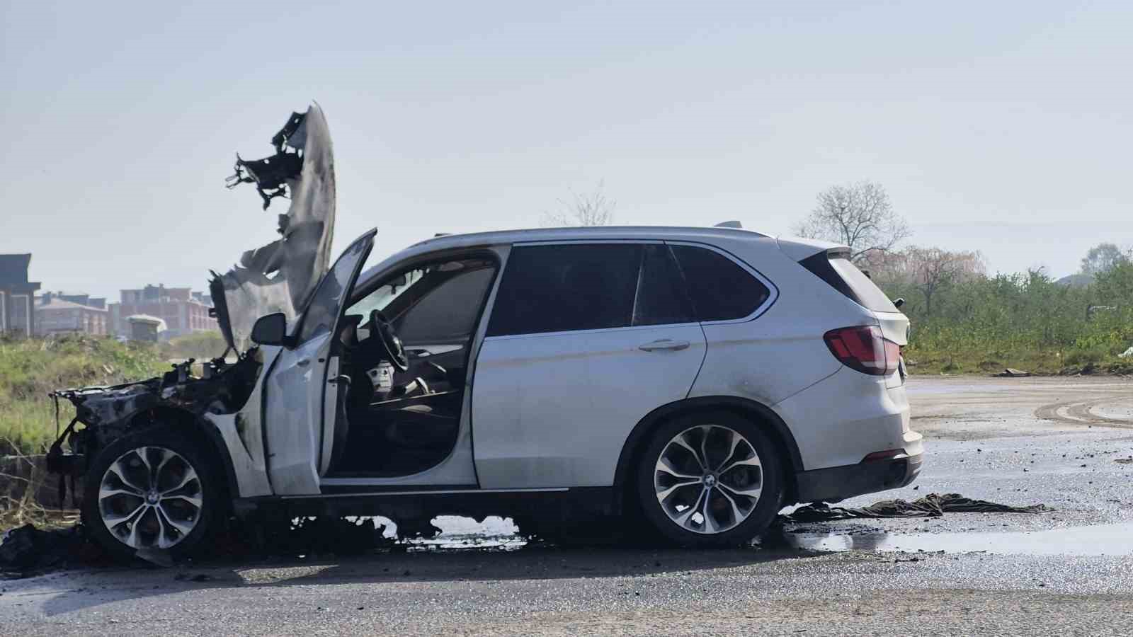 Seyir halindeki cip yandı
