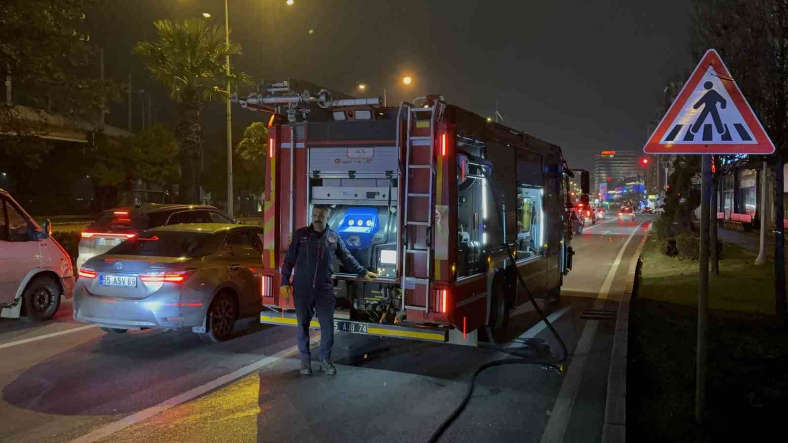 Seyir halindeki otomobil alev aldı, facia kıl payı atlatıldı
