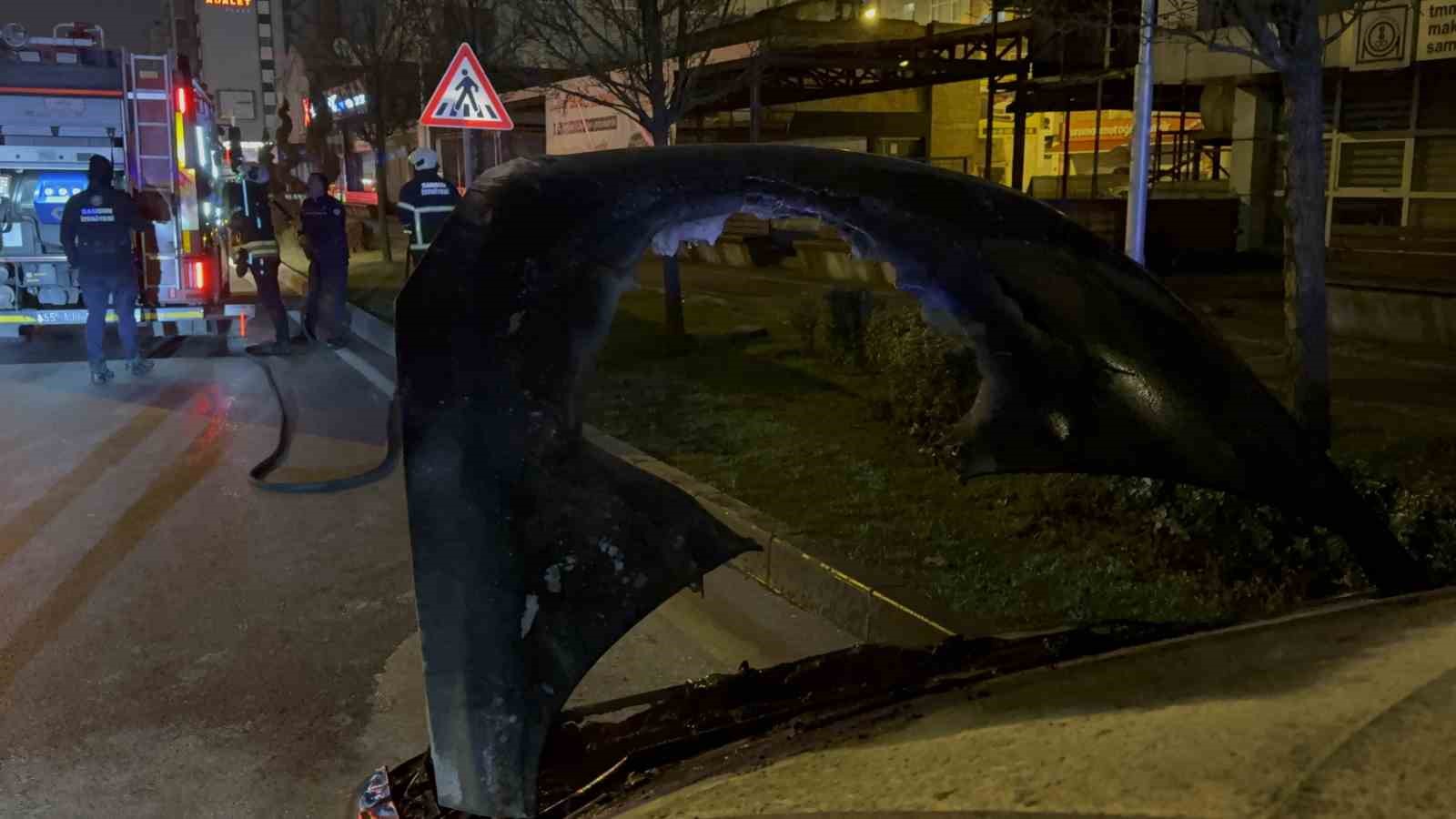 Seyir halindeki otomobil alev aldı, facia kıl payı atlatıldı
