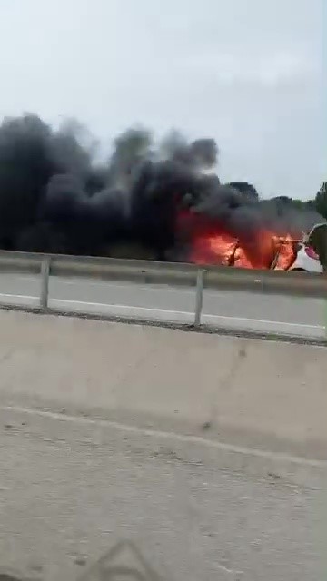Seyir halindeki otomobil alev aldı
