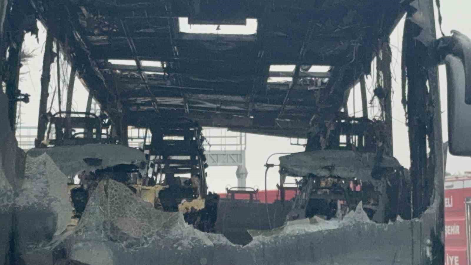 Seyir halindeki yolcu otobüsünde yangın: Facia son anda önlendi
