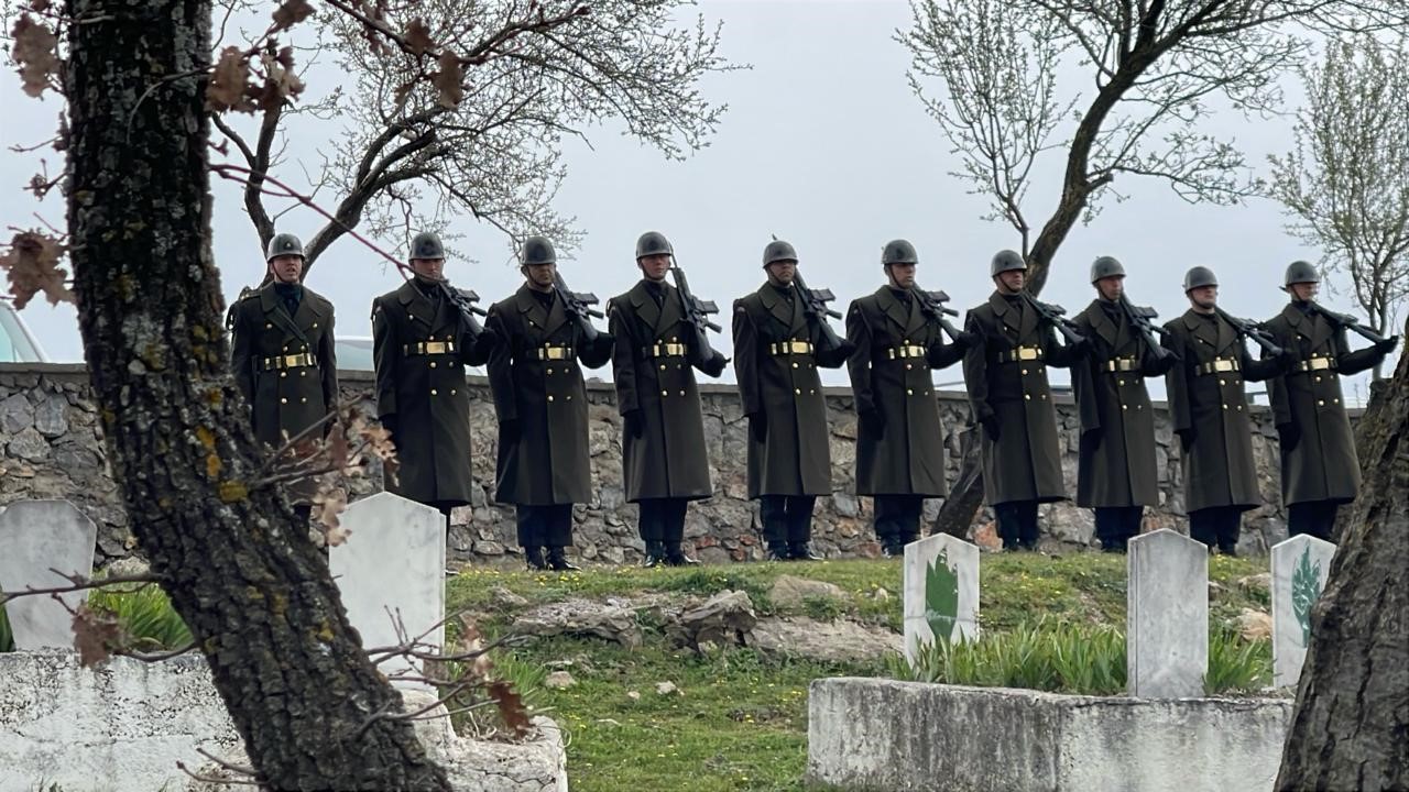 Seyit Onbaşı kabri başında anıldı
