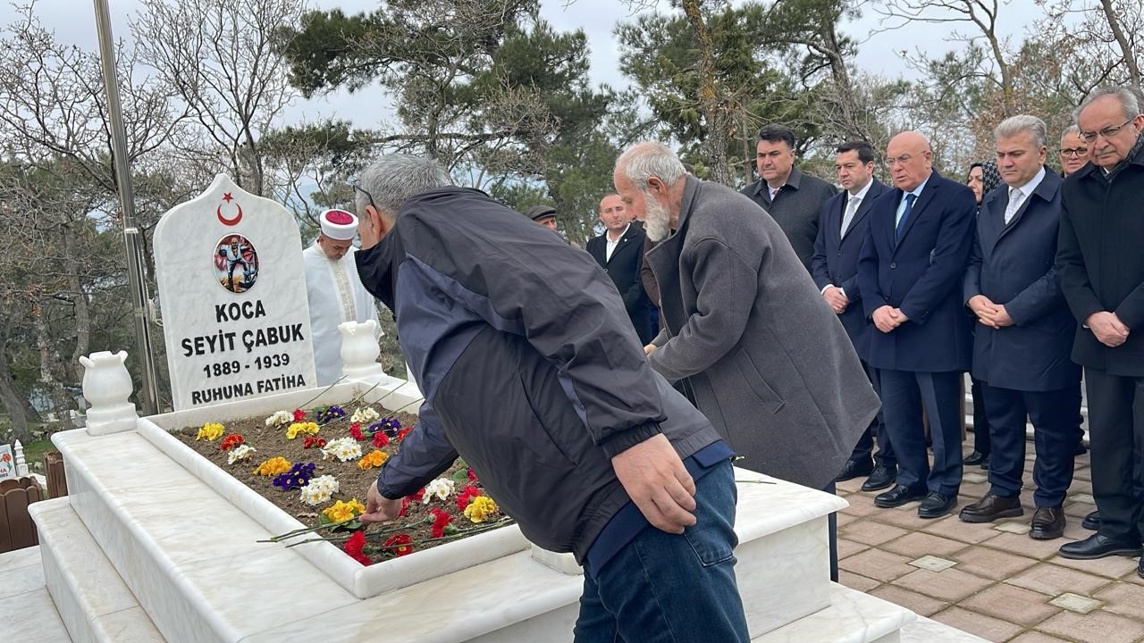 Seyit Onbaşı kabri başında anıldı
