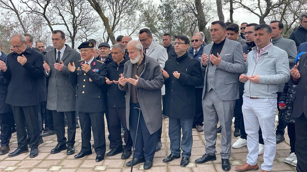 Seyit Onbaşı kabri başında anıldı
