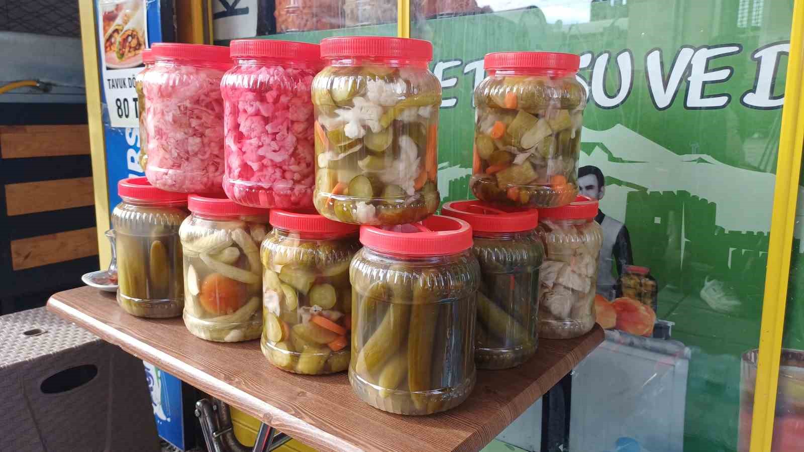 Seyyardan başladı kendi dükkanını kurdu
