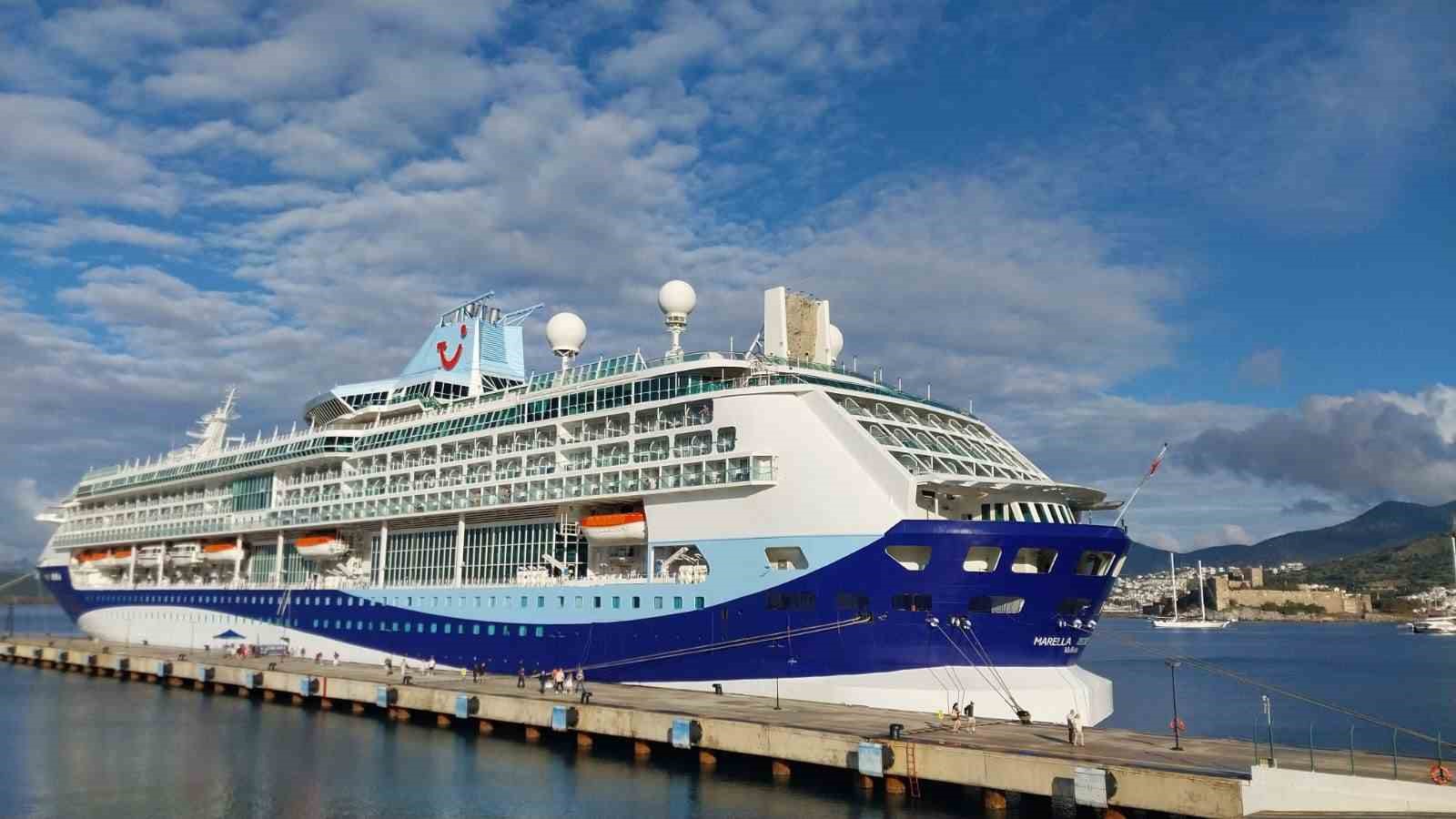 Sezonun ikinci kuruvaziyer gemisi Bodrum’a geldi
