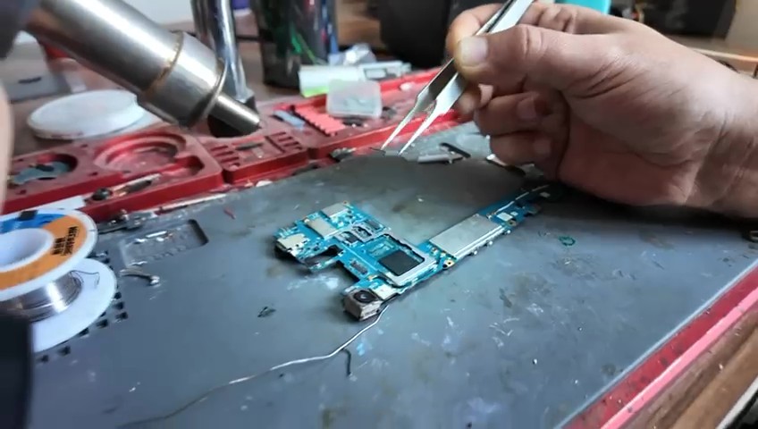 Siber dolandırıcıların cep telefonları çamaşır makinesinden çıktı
