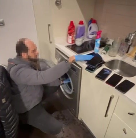 Siber dolandırıcıların cep telefonları çamaşır makinesinden çıktı
