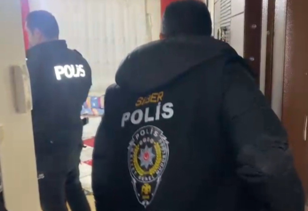 Siber dolandırıcılık operasyonunda 15 kişi tutuklandı
