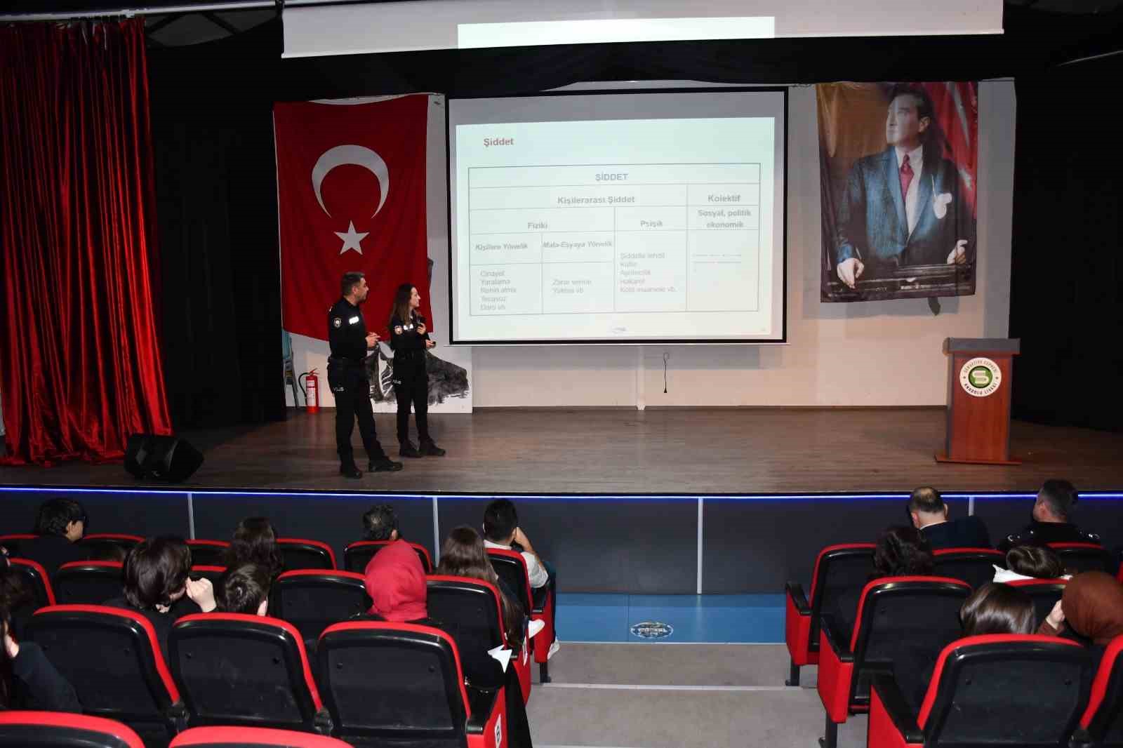 Siber tuzaklara karşı alarm: Okullarda koruyucu eğitim hamlesi
