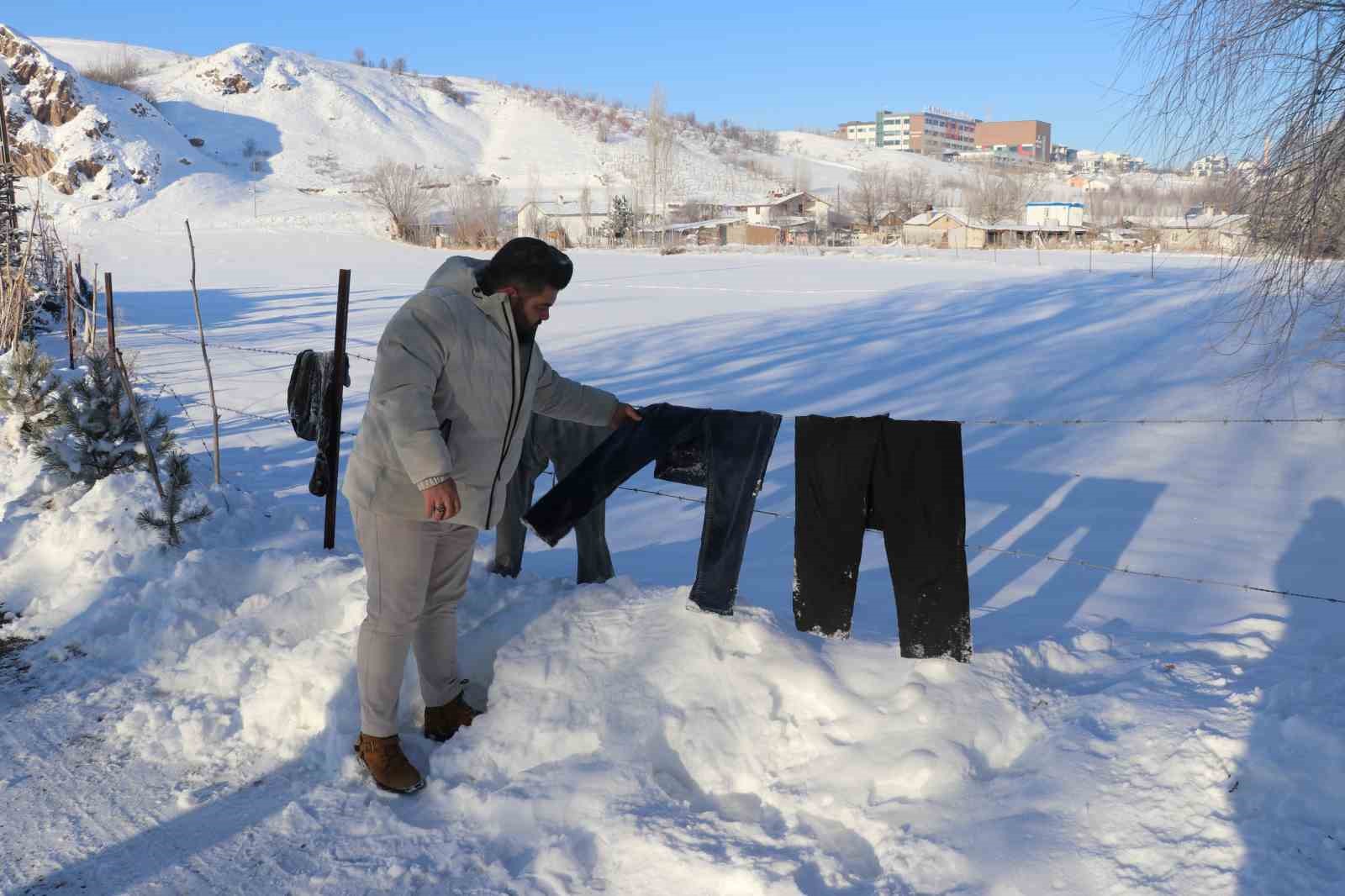 Sibirya soğukları Sivas’ı dondurdu, çamaşırlar kaskatı kesildi
