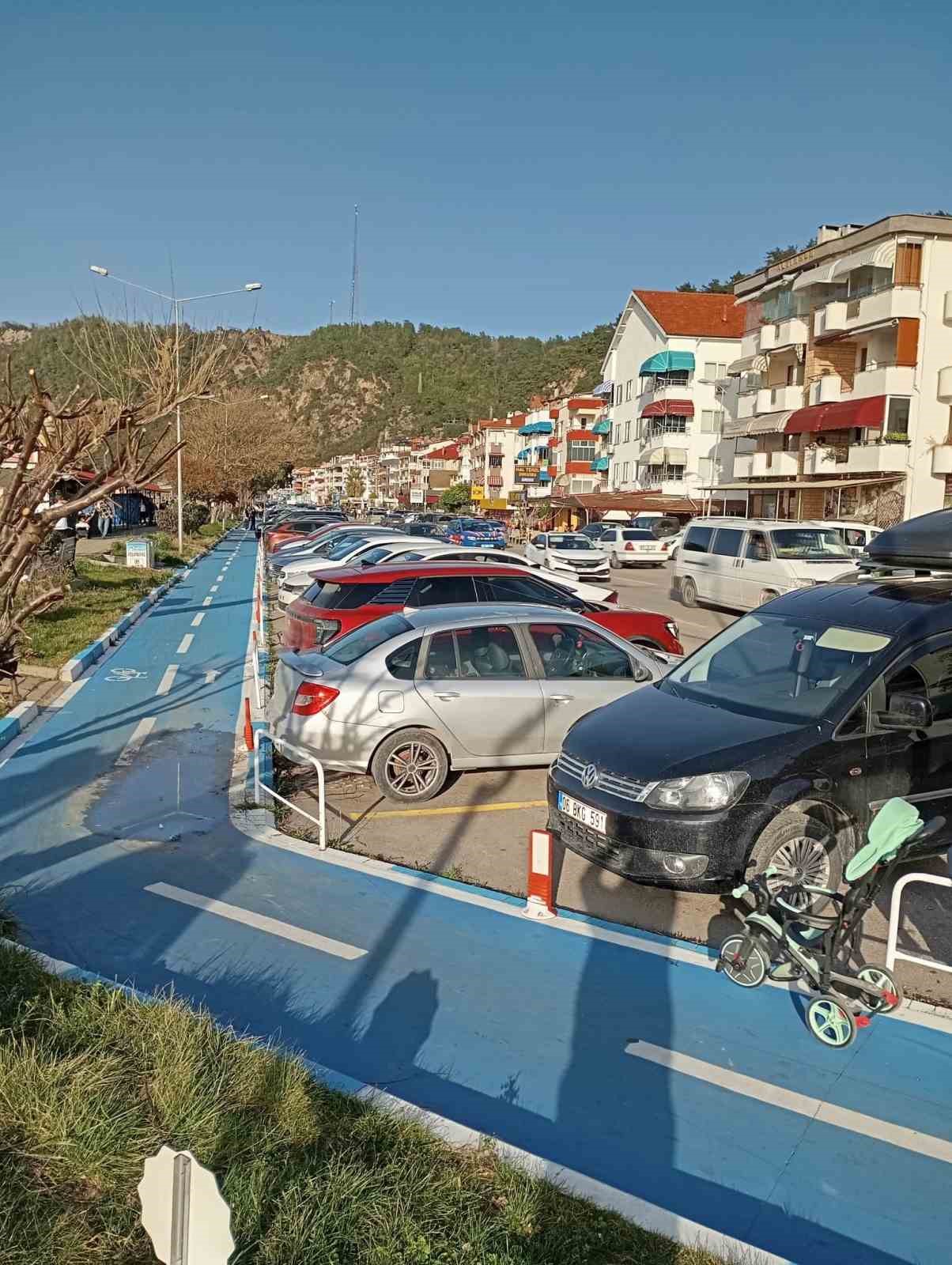 Sıcaklığın 28 dereceye çıktığı Bartın’da plaj ve parklar doldu
