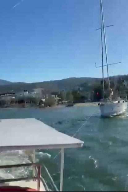 Şiddetli rüzgar yelkenli tekneyi sürükledi
