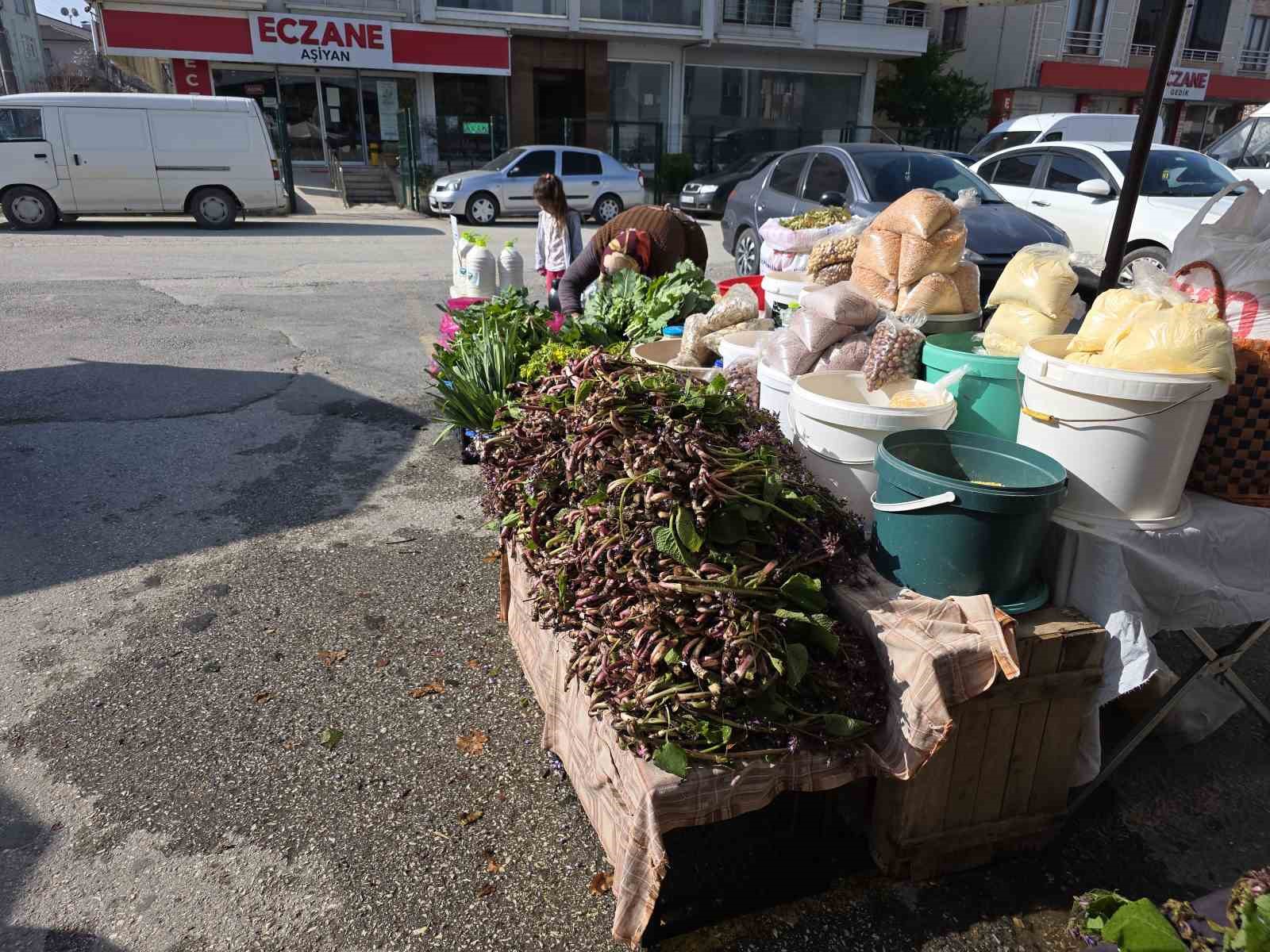 Şifa dağıtan kaldirik otu tezgahlardaki yerini aldı
