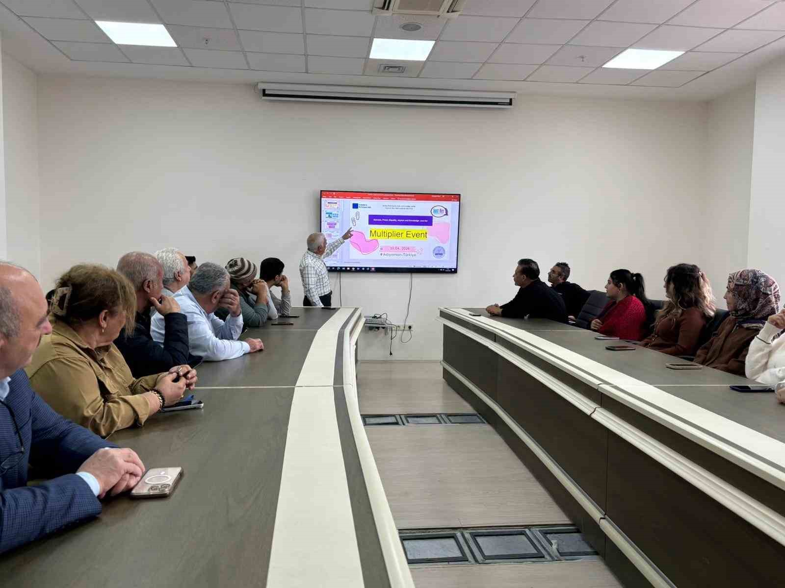 Sığınmacı kadınların başarı öyküleri "Just Her" projesiyle görünür oluyor
Sığınmacı kadınların başarı öyküleri "Just Her" projesiyle görünür oluyor