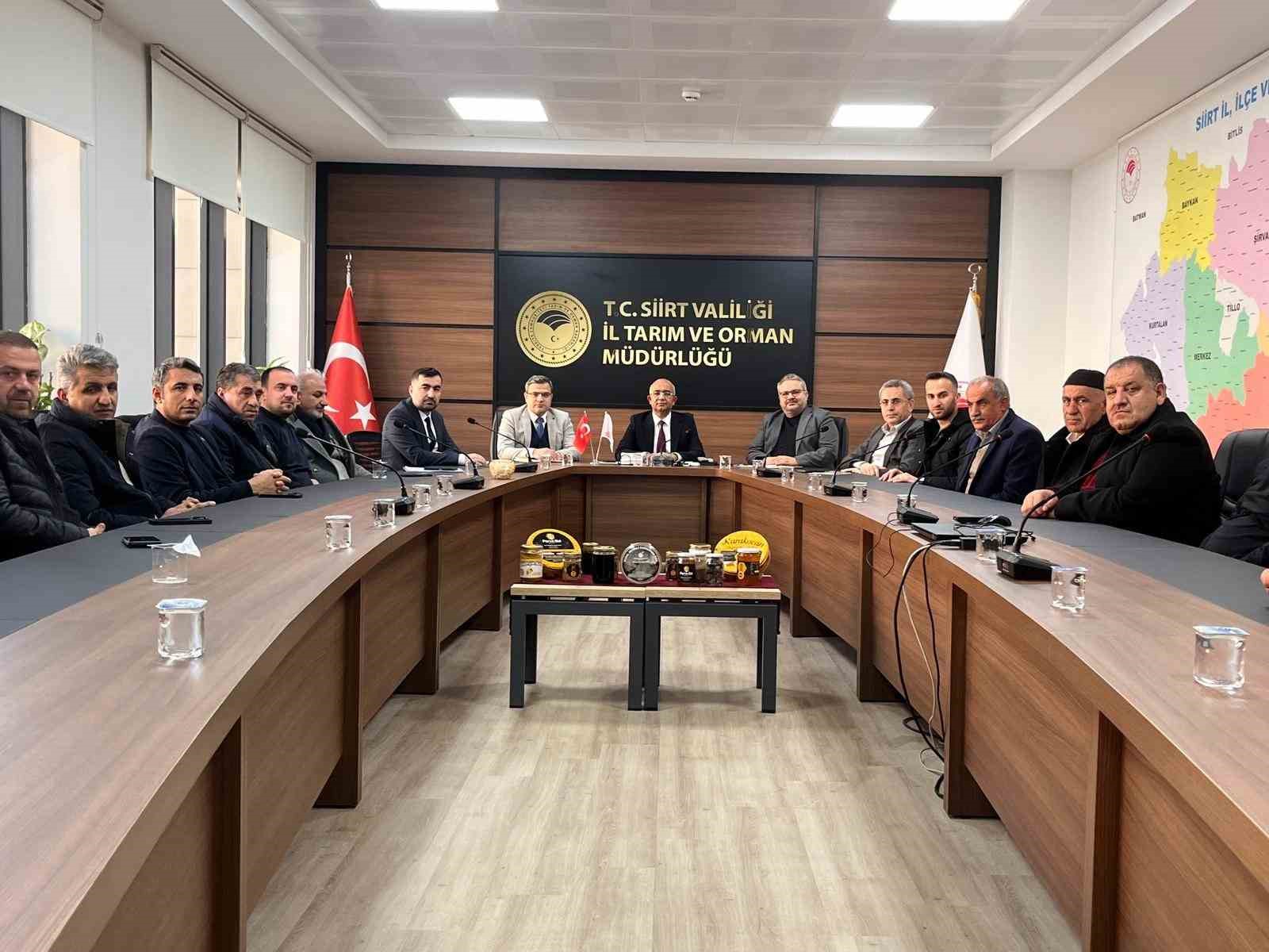 Siirt balında markalaşma ve çeşitlilik toplantısı
Siirt balında markalaşma ve çeşitlilik toplantısı