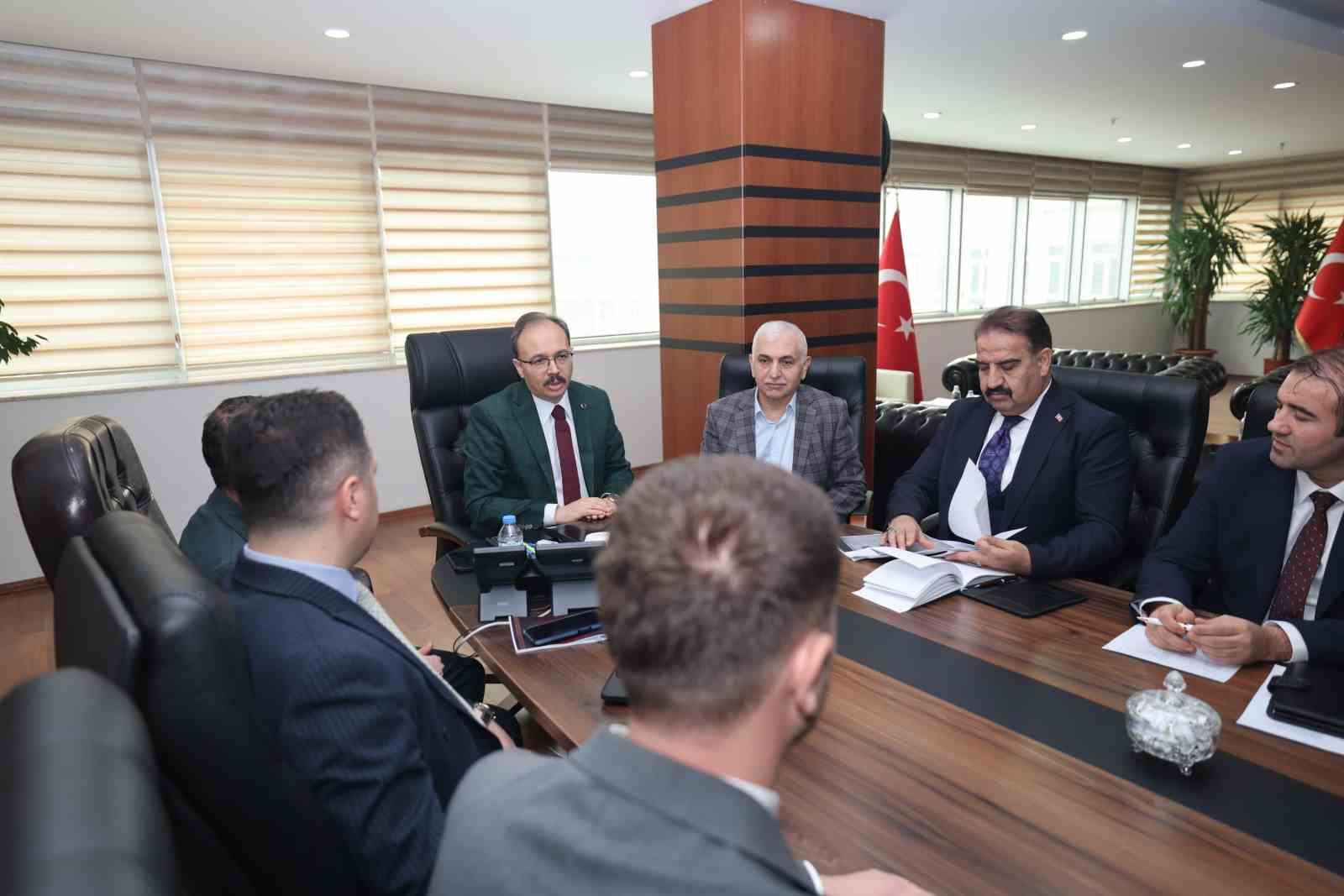 Siirt Kent Meydanı yenileniyor
Siirt Kent Meydanı yenileniyor