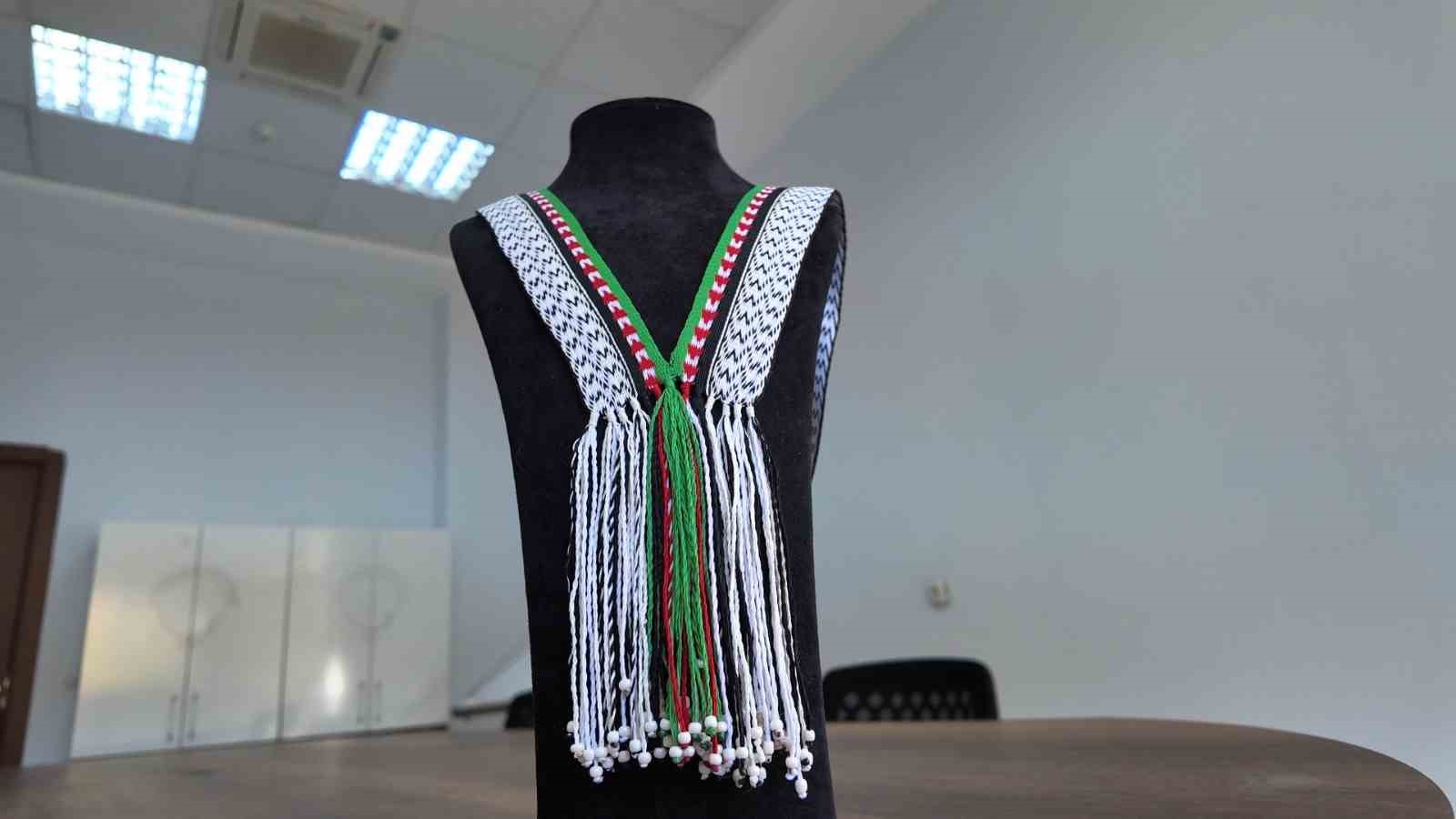 Siirt Olgunlaşma  Enstitüsünden "Filistin" temalı kolye çalışması
