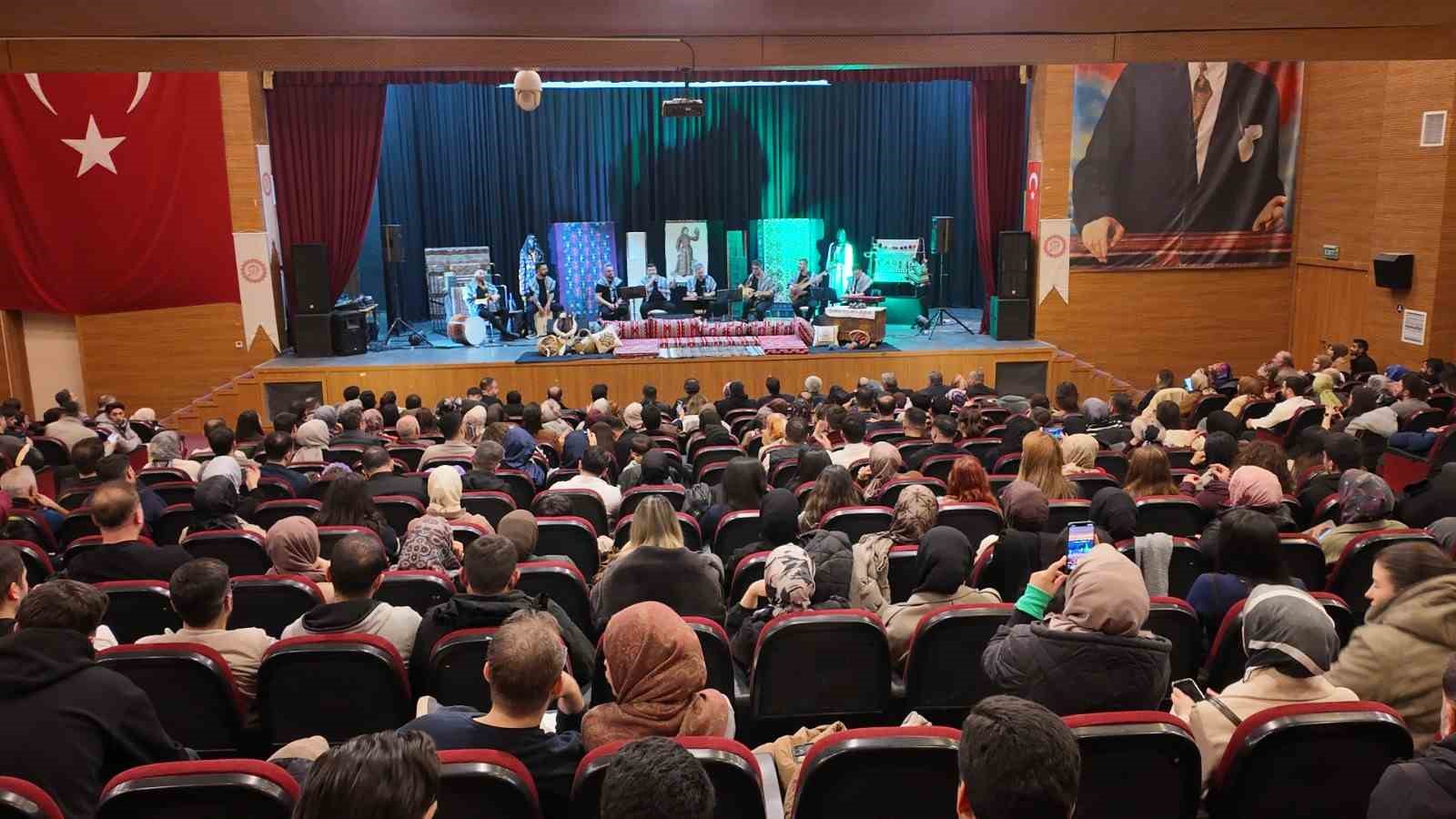 Siirt’e yeni atanan öğretmenlere sıra gecesi düzenlendi
