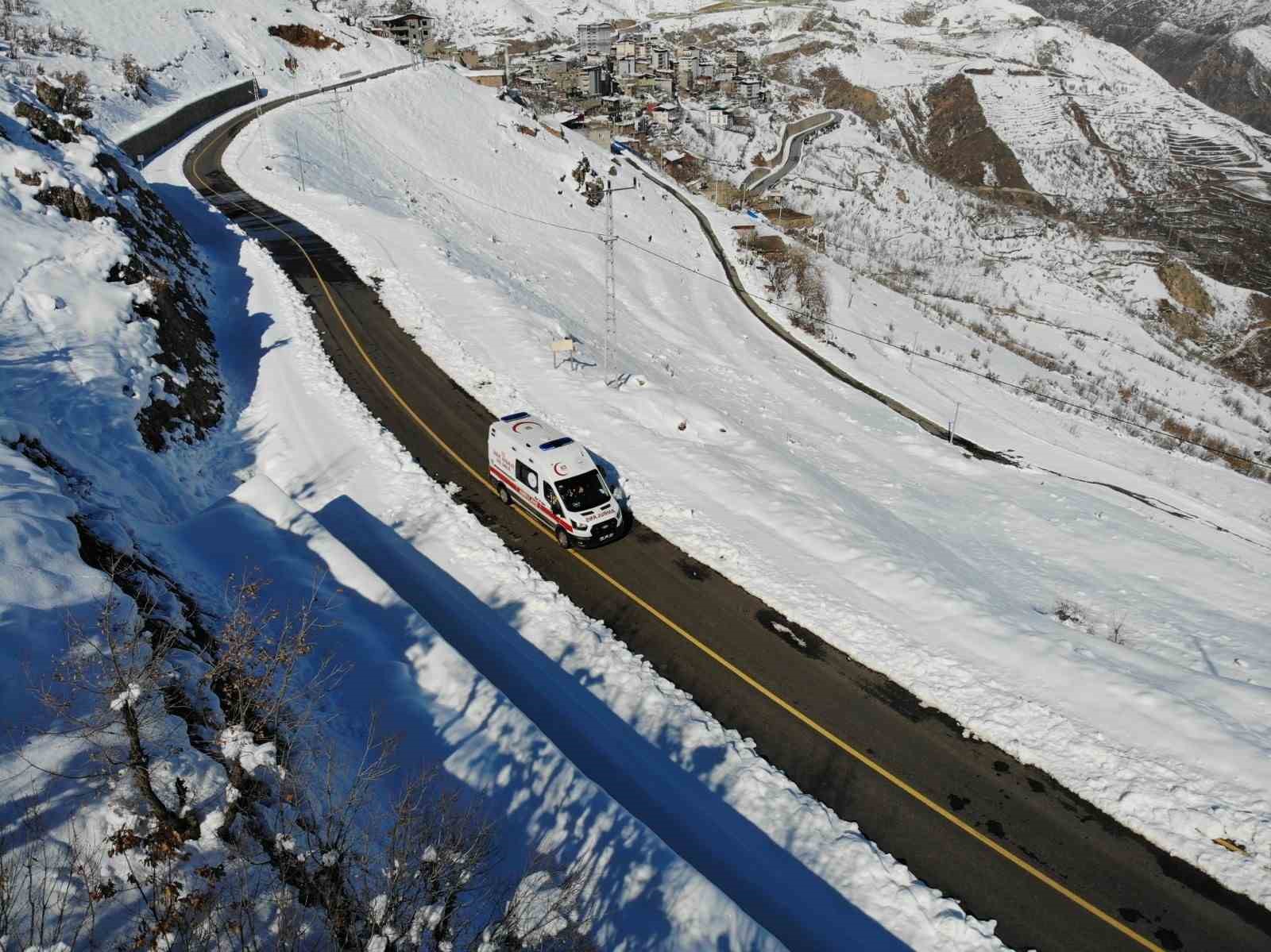 Siirt’in tek kadın ambulans şoförü zorlu coğrafyada hayat kurtarıyor
