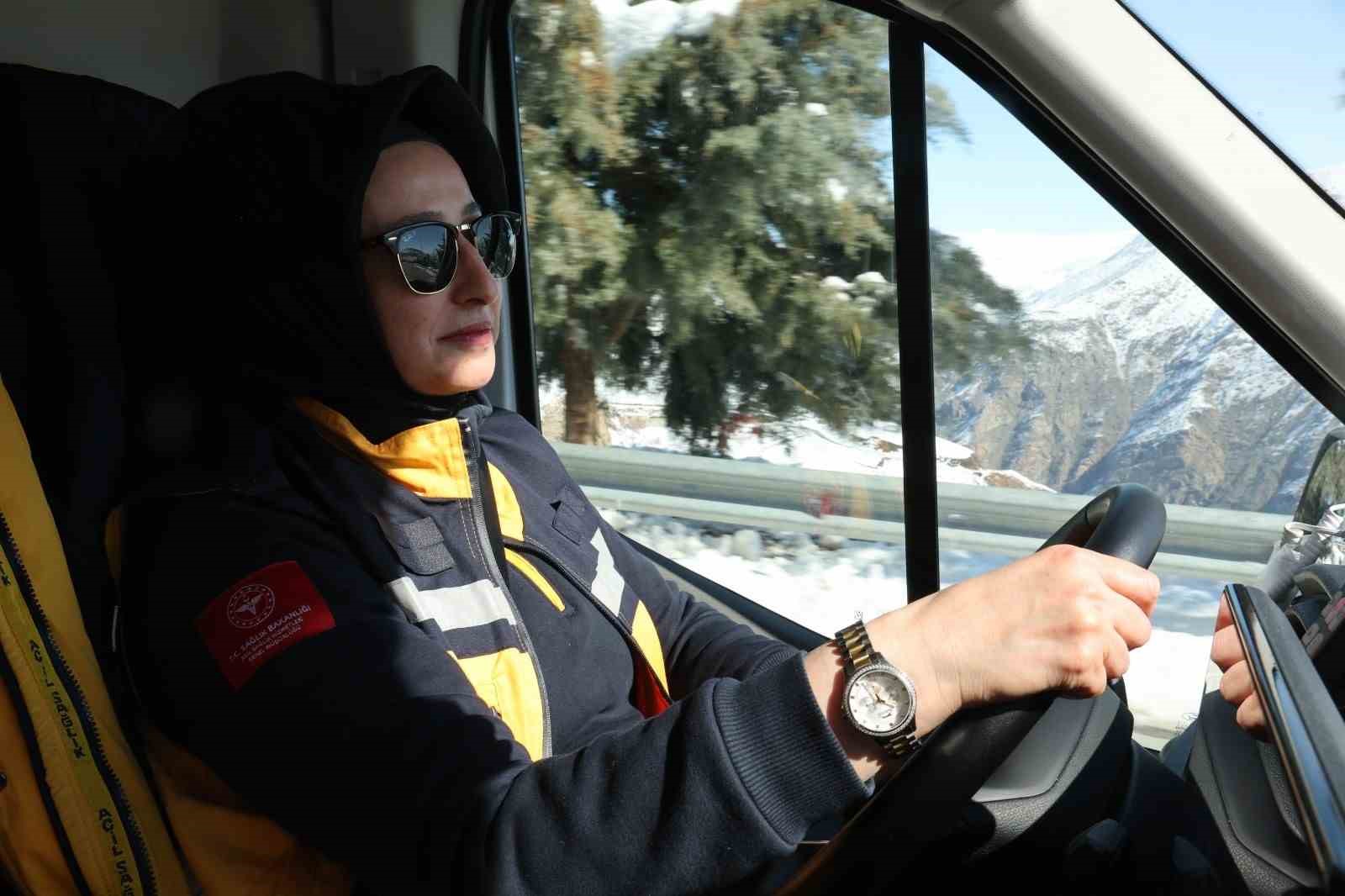 Siirt’in tek kadın ambulans şoförü zorlu coğrafyada hayat kurtarıyor
