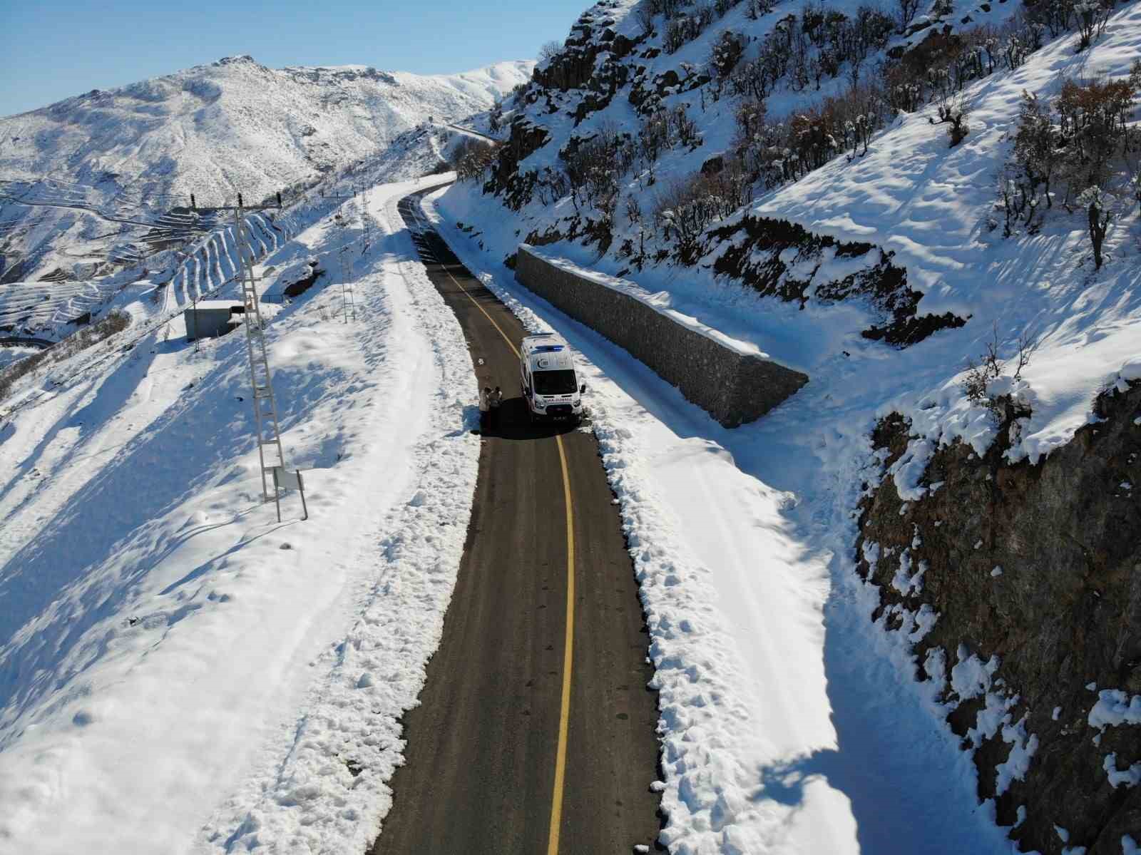 Siirt’in tek kadın ambulans şoförü zorlu coğrafyada hayat kurtarıyor
