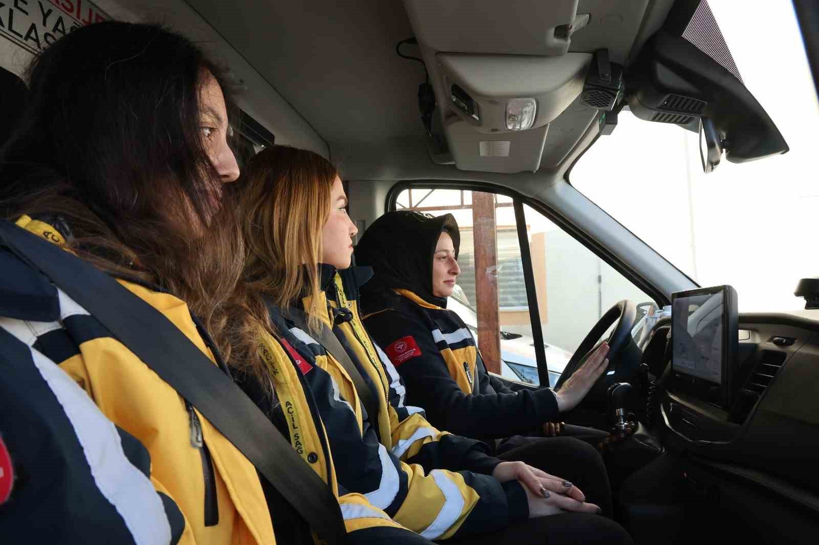 Siirt’in tek kadın ambulans şoförü zorlu coğrafyada hayat kurtarıyor
