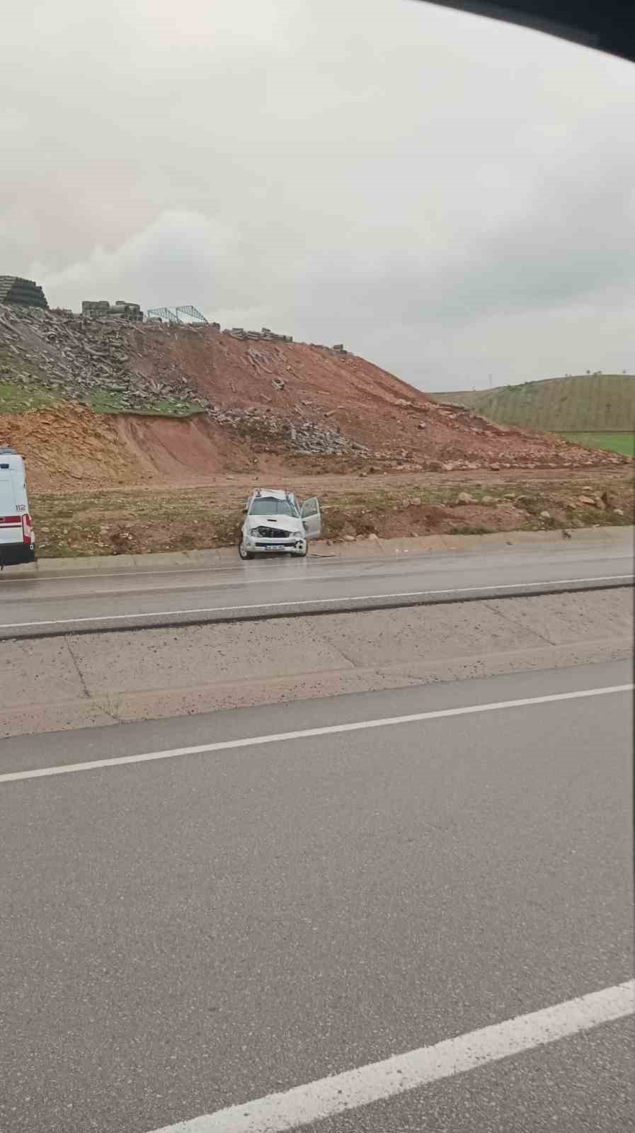 Siirt’te araç takla attı: 2 yaralı
