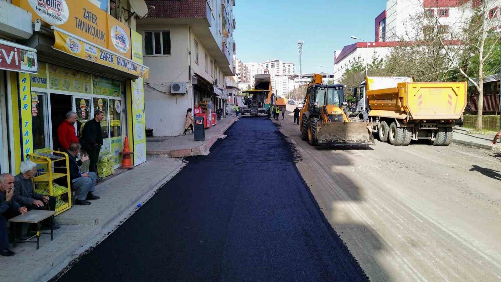 Siirt’te asfalt çalışmaları hız kesmeden devam ediyor
