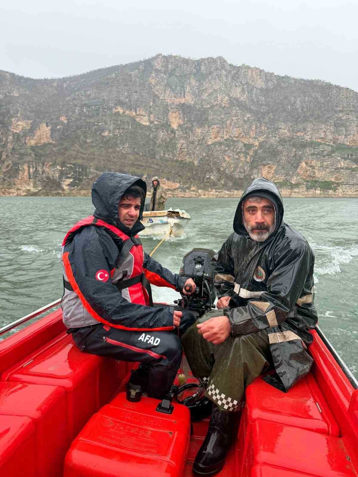 Siirt’te baraj gölünde mahsur kalan iki kişi kurtarıldı
