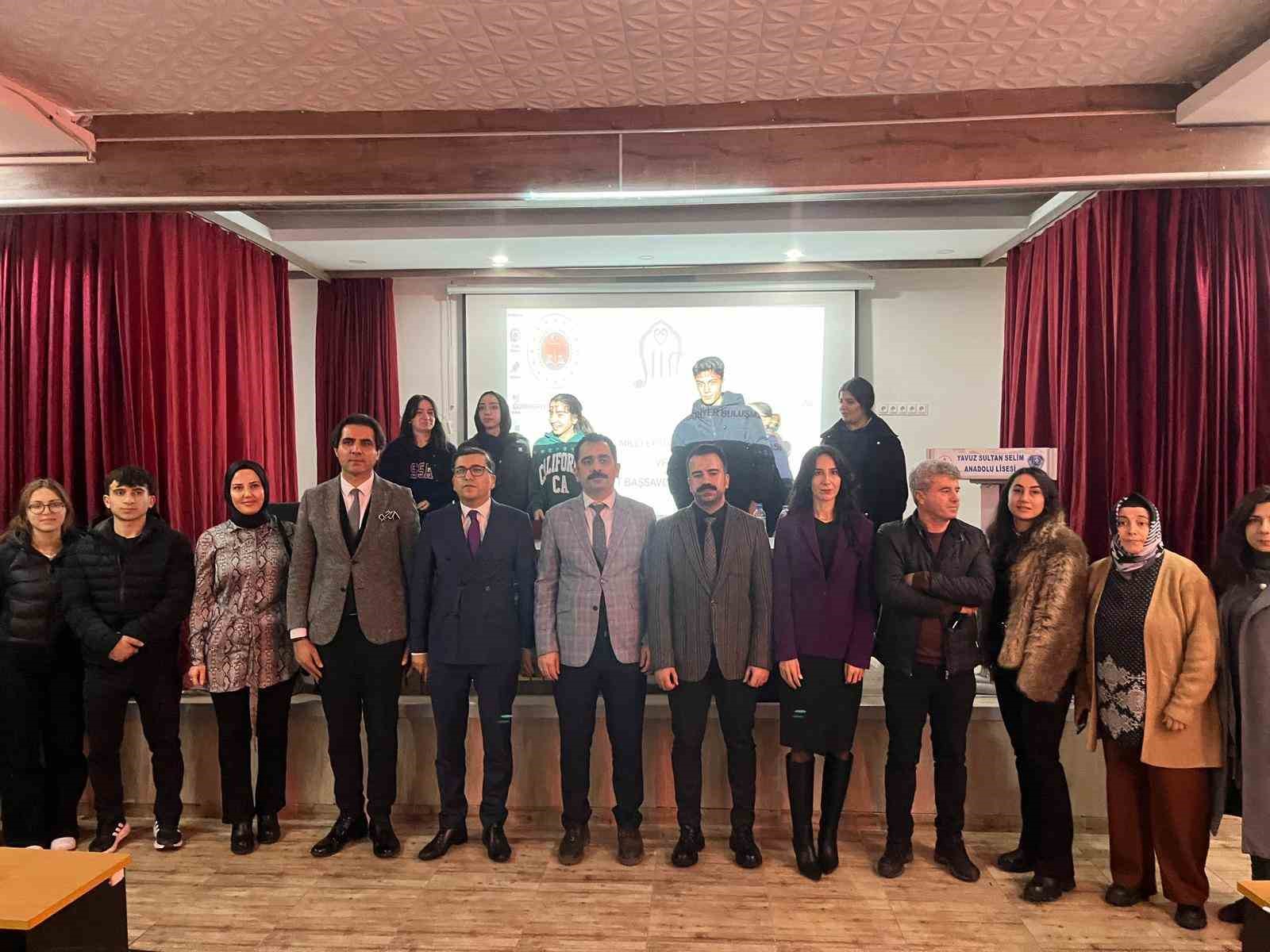 Siirt’te cumhuriyet savcıları lise öğrencilerini ‘dolandırıcılık’ konusunda bilgilendirdi
