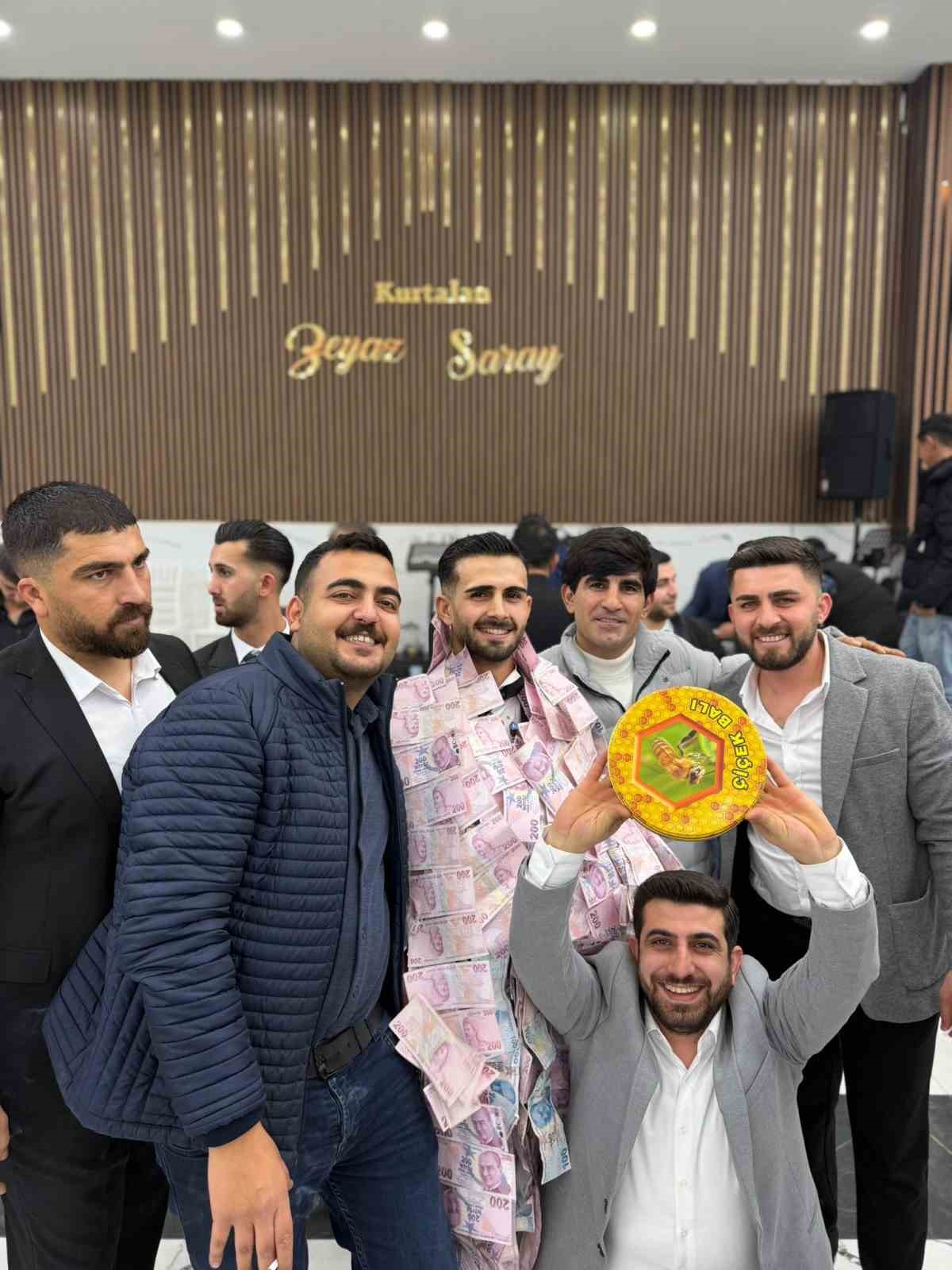 Siirt’te gelin ve damada altın yerine 1 kilo bal takıldı
