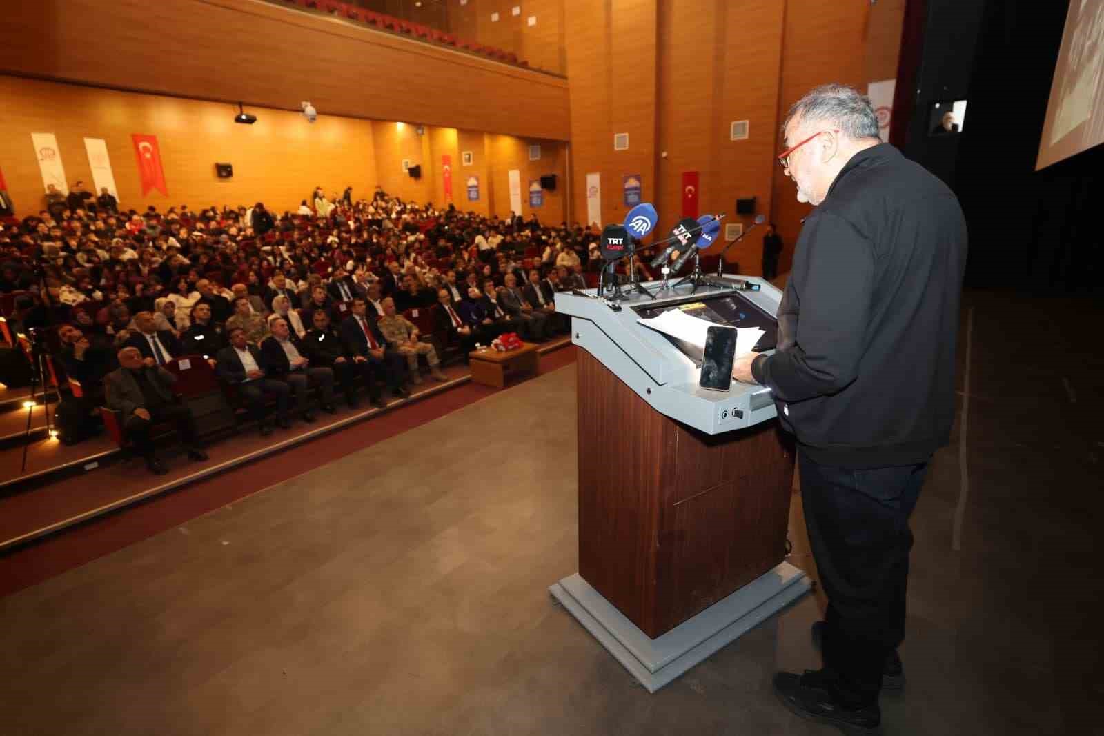 Siirt’te "Güneş Hadisesi" söyleşi programı düzenlendi
