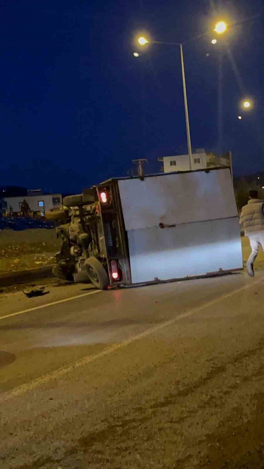 Siirt’te kamyonet ile hafif ticari araç çarpıştı: 2 yaralı
