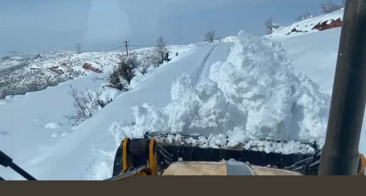 Siirt’te kardan kapanan 120 köy yolunun 105’i açıldı
