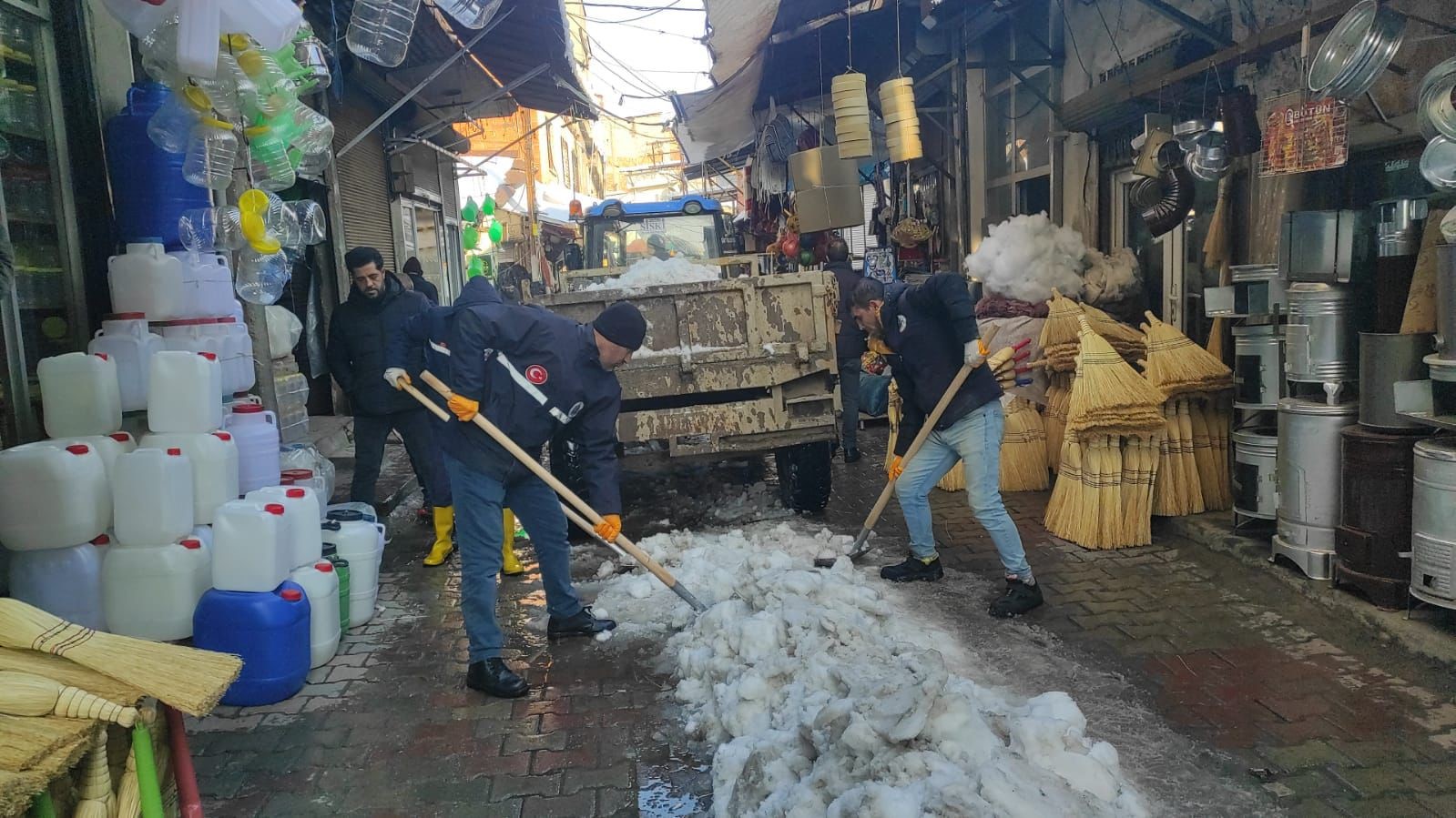 Siirt’te karla mücadele seferberliği: Ekipler 7/24 sahada
