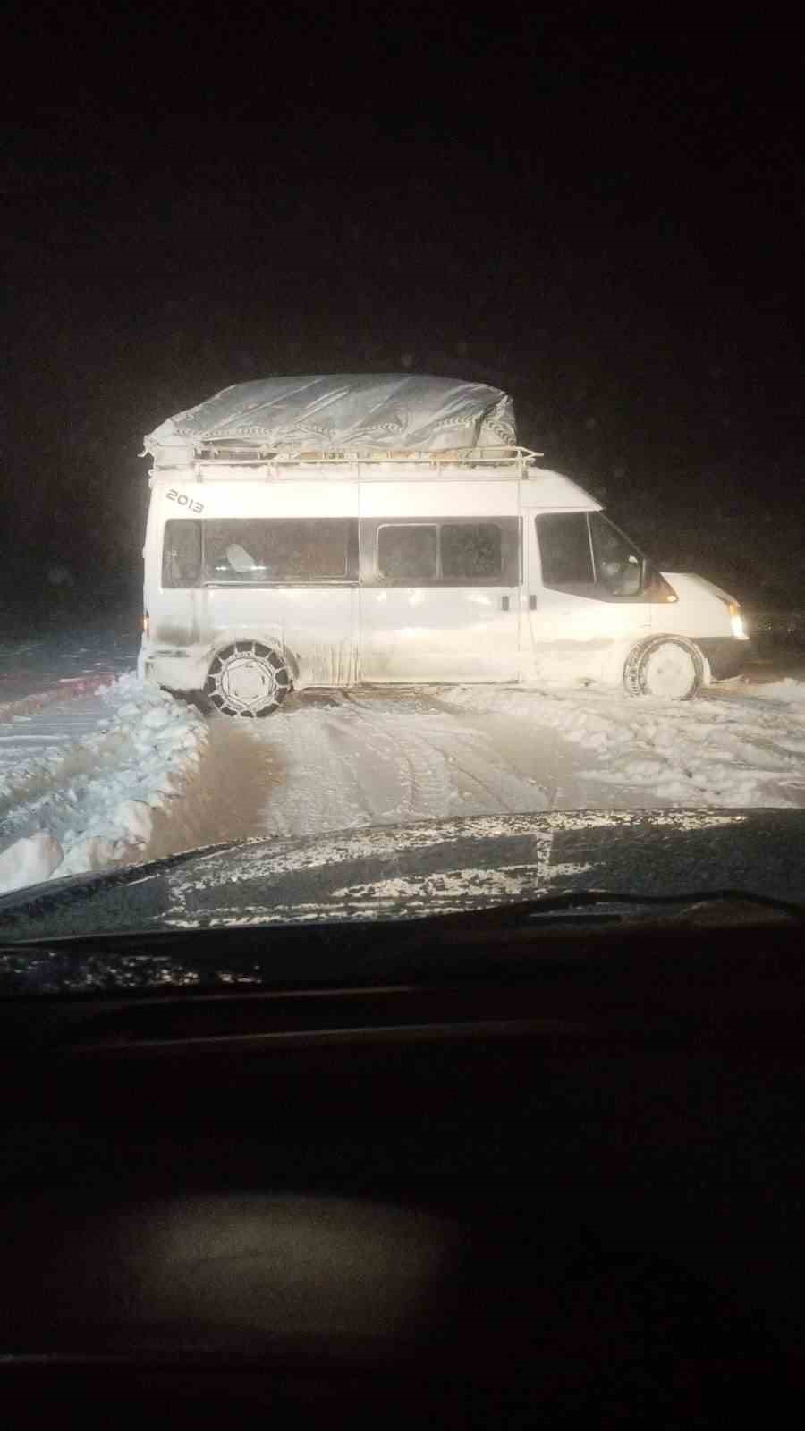Siirt’te mahsur kalan 22 vatandaş, 3 saatlik çalışmanın ardından kurtarıldı
