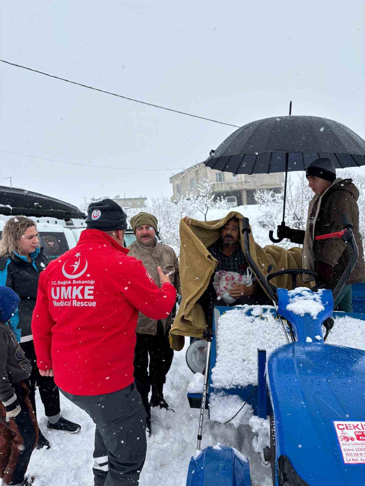 Siirt’te mahsur kalan diyaliz hastası kurtarıldı
