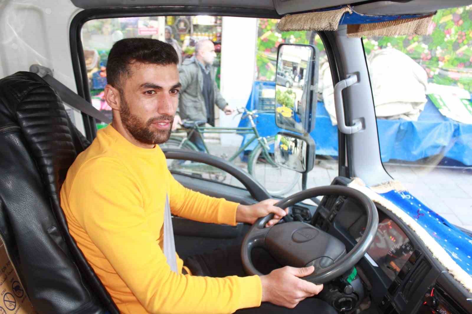 Siirt’te müziği duyan çöpünü çıkartıyor
