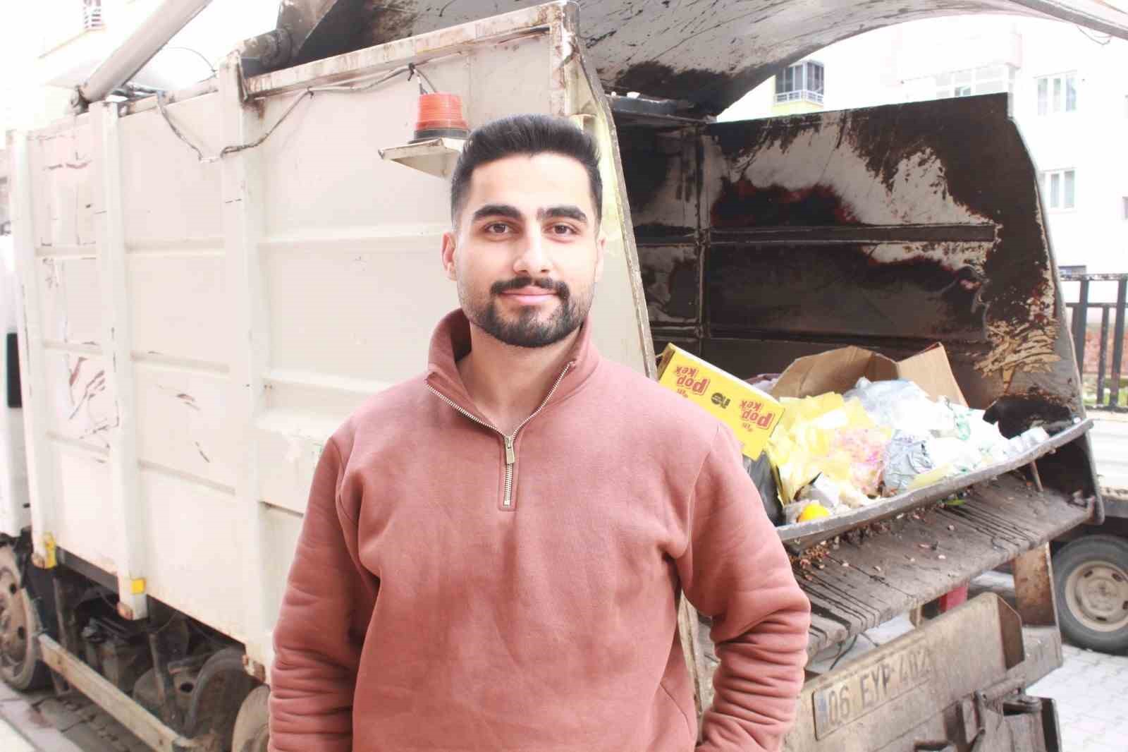 Siirt’te müziği duyan çöpünü çıkartıyor
