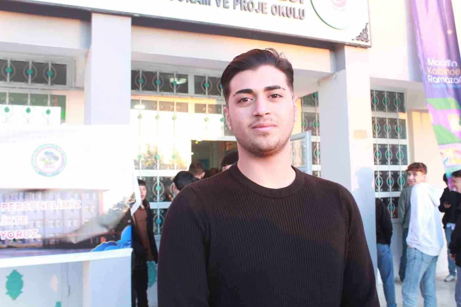 Siirt’te öğrenciler ve öğretmenler iftar sofrasında buluştu
