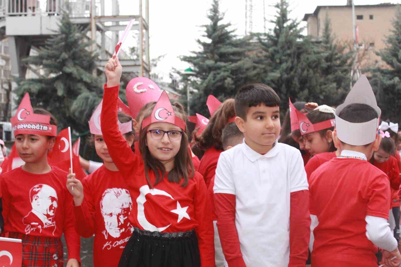 Siirt’te okullarda ‘bayrak temalı’ açılış
