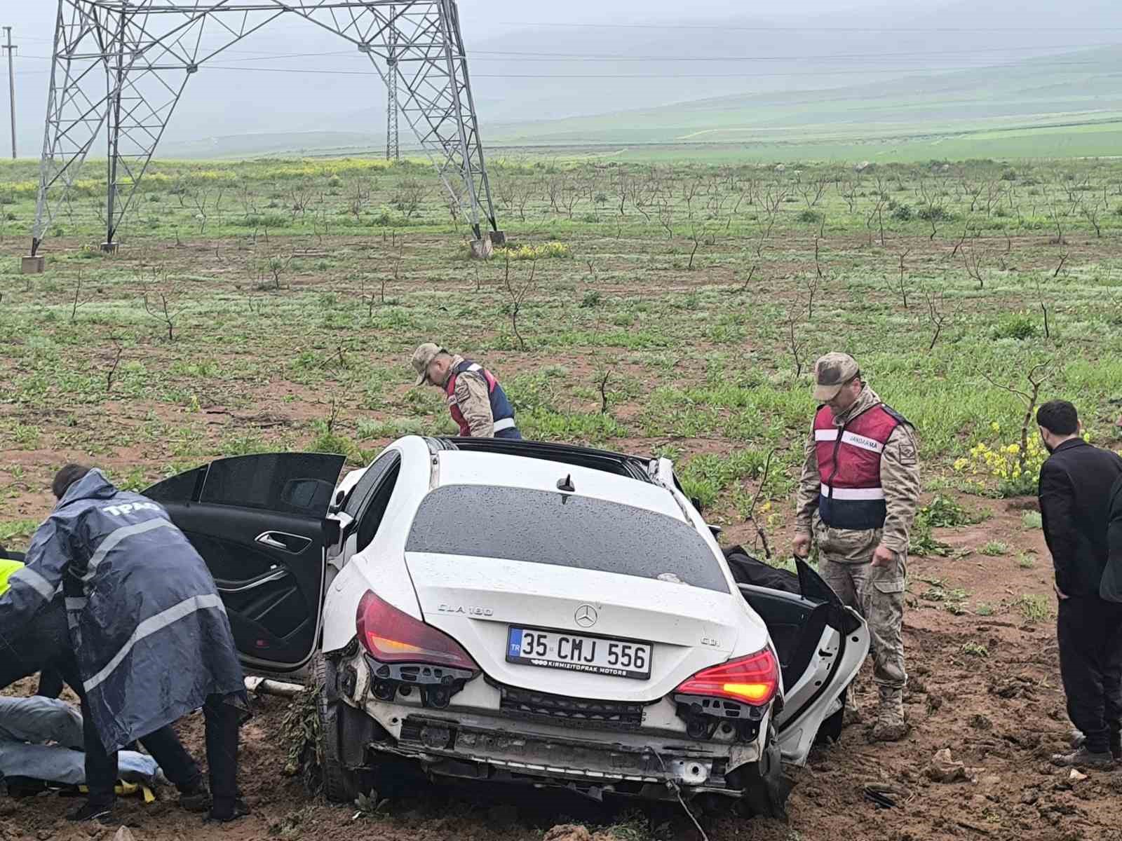 Siirt’te otomobil ile kamyonet çarpıştı: 2 ölü, 3 ağır yaralı
